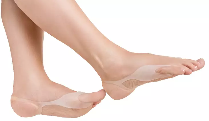 Qmed HalluCOMFORT Skydd för hallux valgus eller skräddarknuta, en storlek - Fotkuddar och andra skyddande produkter - DRQS3B3YYXUXP - 1